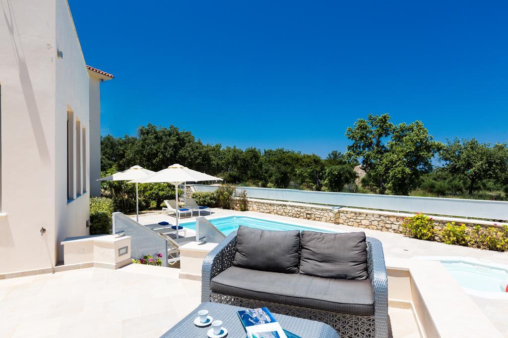 Deluxe Villa Ianthos - Outdoor Hot Tub & Kids Pool Gállos 外观 照片